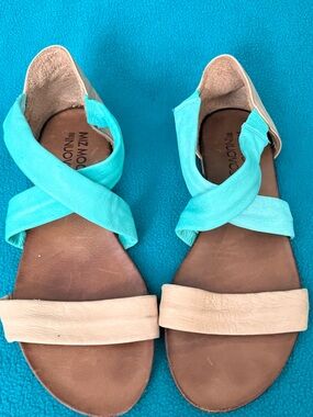 Miz Mooz Turquoise & Beige Crisscross Leather Sandals Sz 40/9